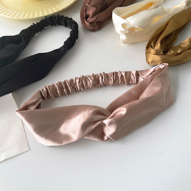 Bande de tête satinée avec cheveux latéraux larges et bande de tête