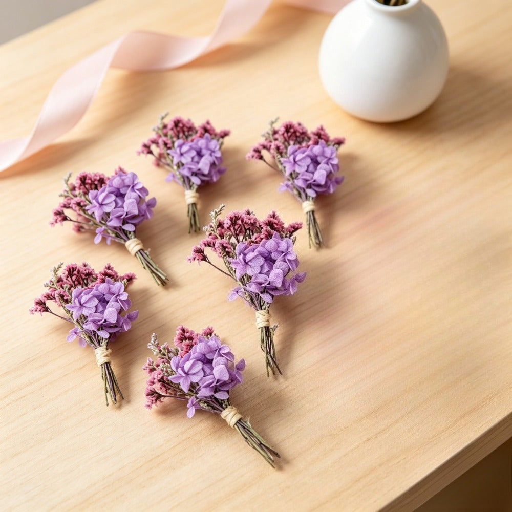 Set de 6 Mini Bouquets de fleurs séchées pourpre avec des Hydrangeas et des Verts de remplissage