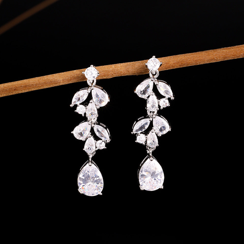 Boucles d'oreilles CZ de la marquise florale en couches pour femmes