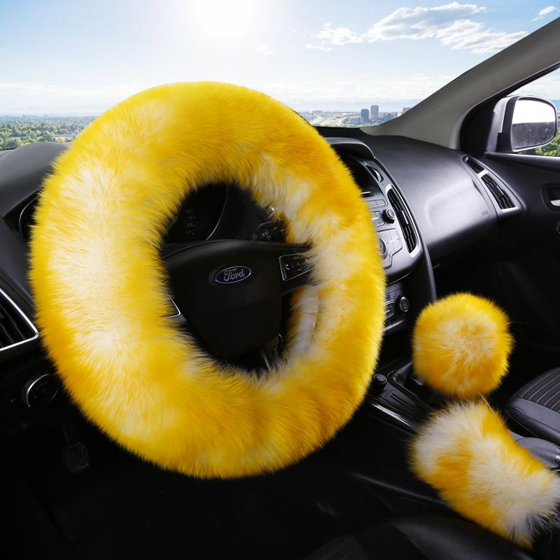 Couverture de volant de voiture en peluche colorée