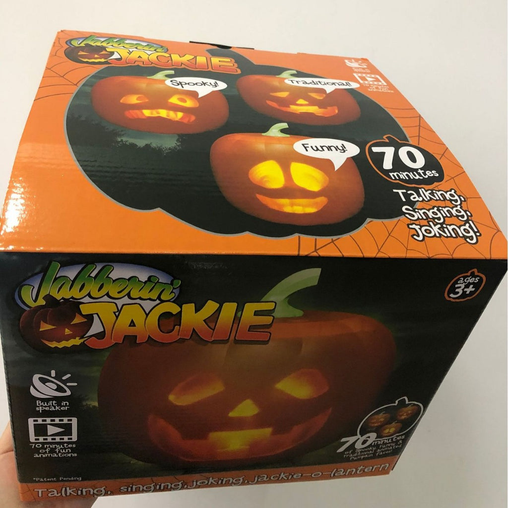 Un Jack-o-lantern avec une personnalité qui peut parler et chanter