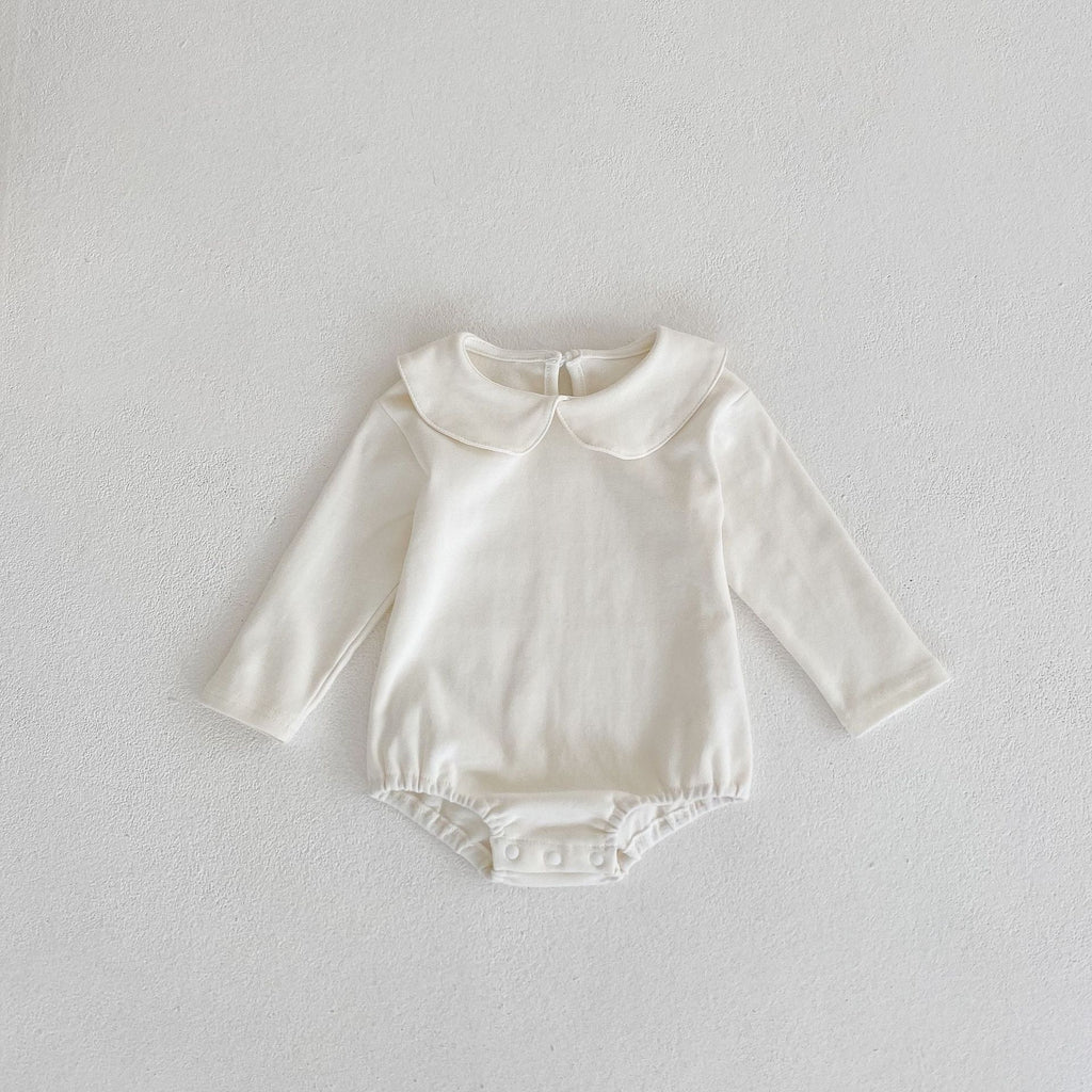 Collier de poupée de petite fille à manches longues