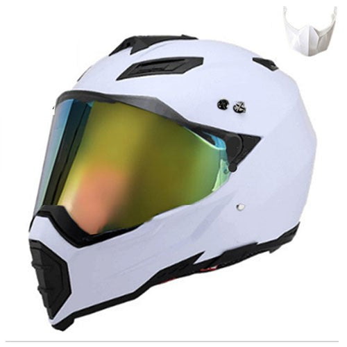Beau casque complet de moto hors route