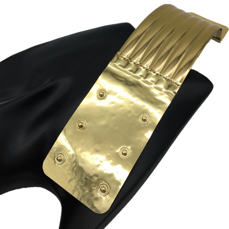 Collier exagéré européen et américain