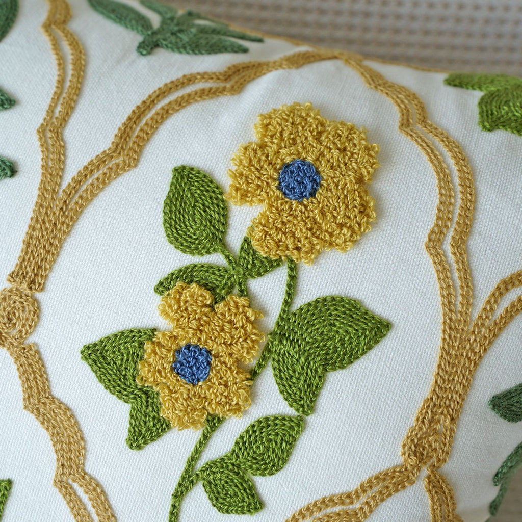 Oreiller floral brodé de serviettes de bureau