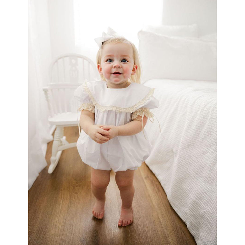 Bébé fille blanc Dentelle Romper doux et élégant manches courtes Bubble combinaison de saut pour la saison de mariage