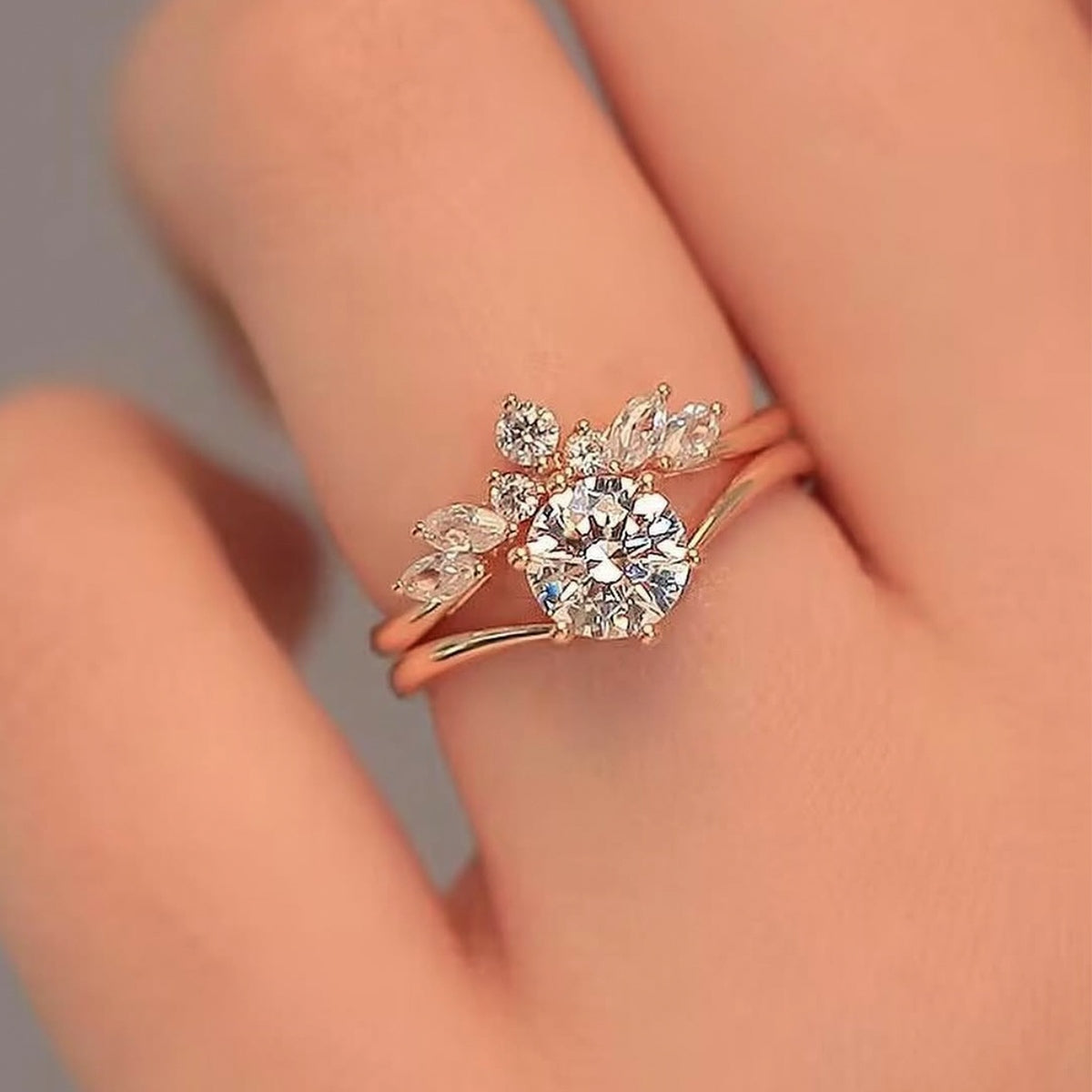 S925 Argent plaqué or 7,0mm Rond Moussanite Ensemble de mariée Couronne Bande Contour US 6-9 D Colo