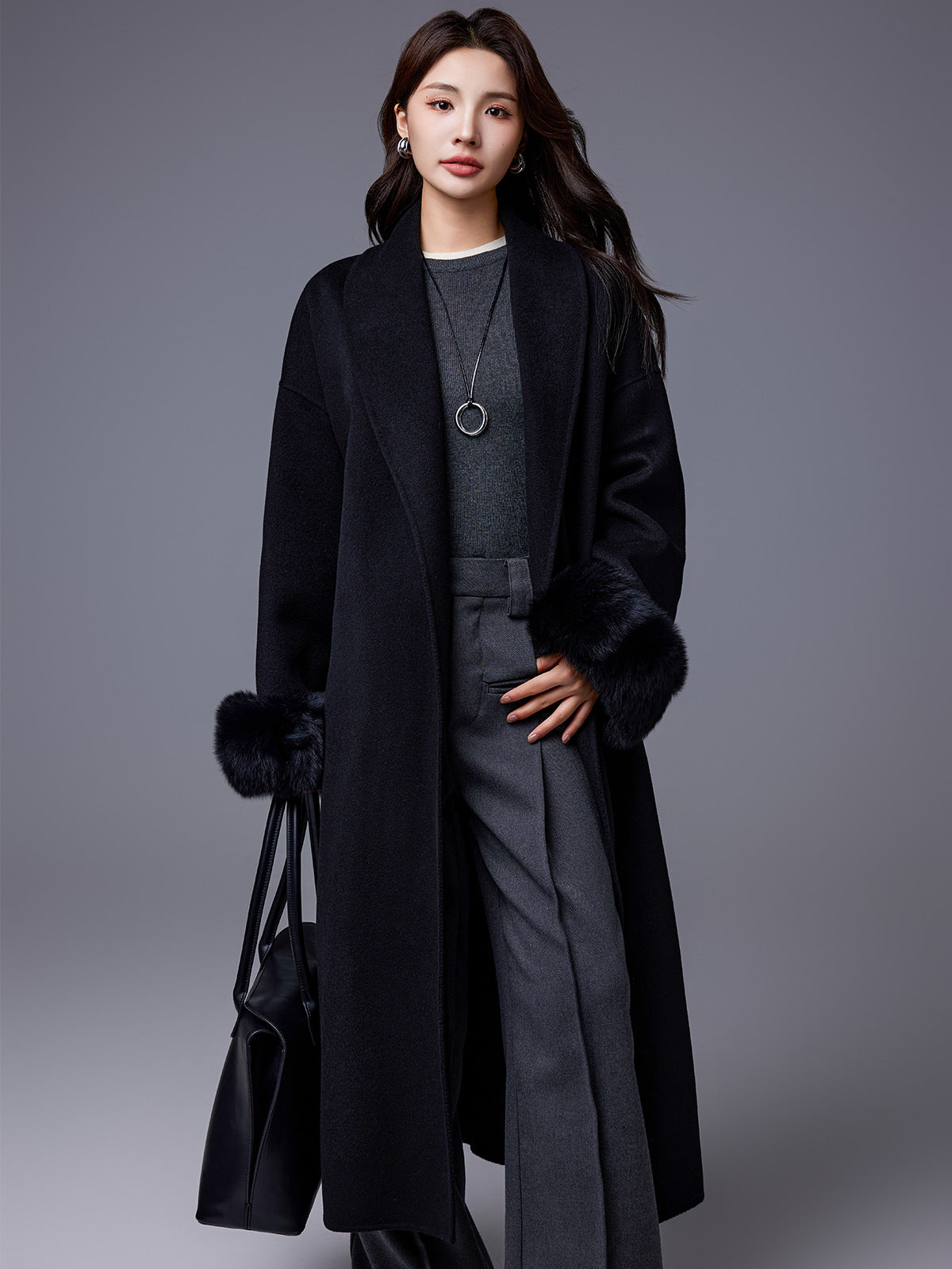 Manteau épais avec manches en fourrure de renard