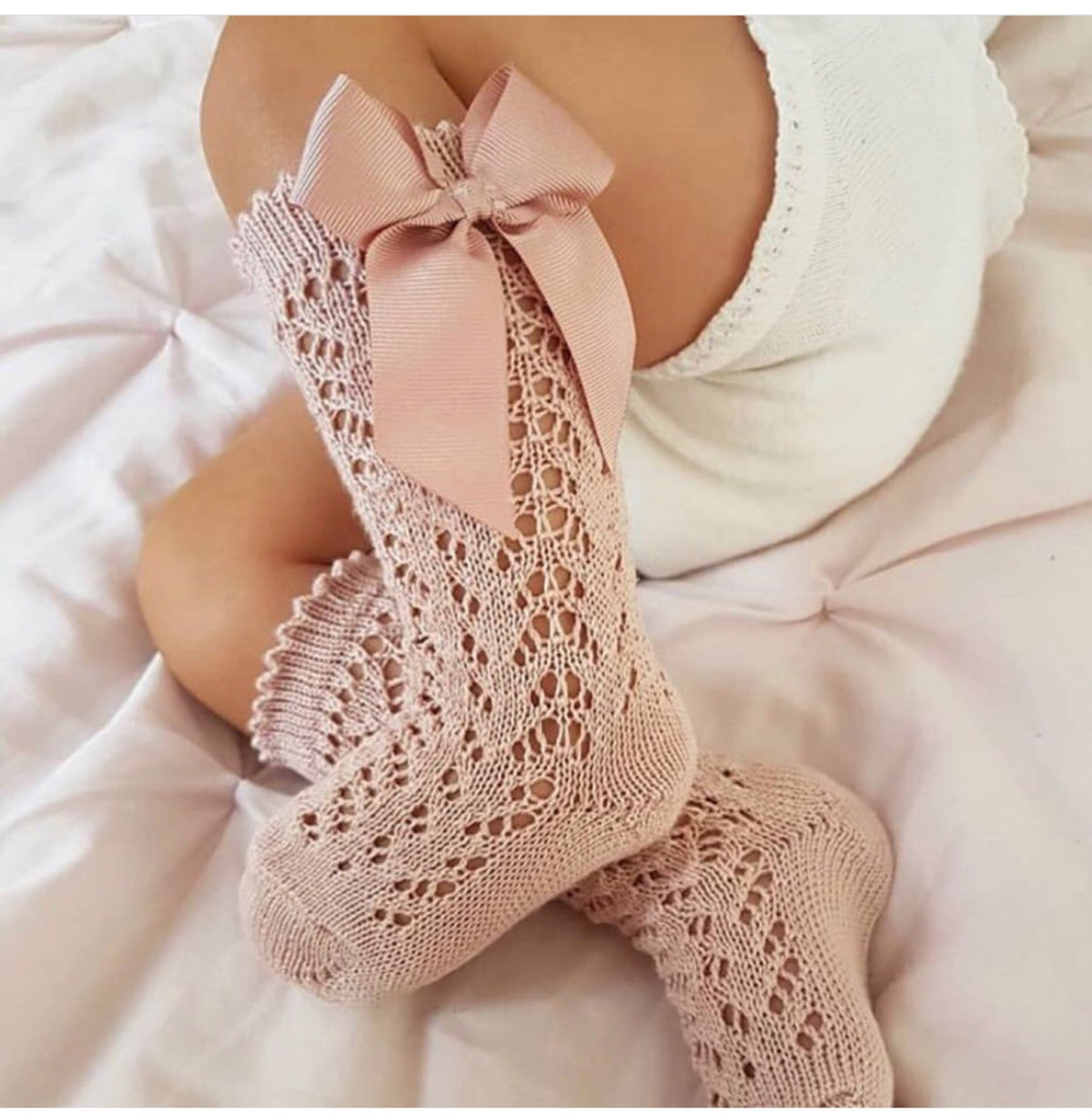 Chaussettes de longueur moyenne en maille de couleur solide pour enfants avec boucles amovibles