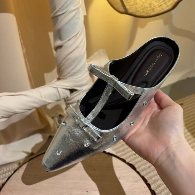 Design pointu Baotou Cool Slipper Half Slipper Style d'été pour femme avec Diamond French B