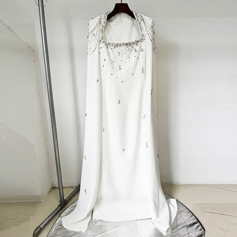 Manches de châle perlé et robe longue