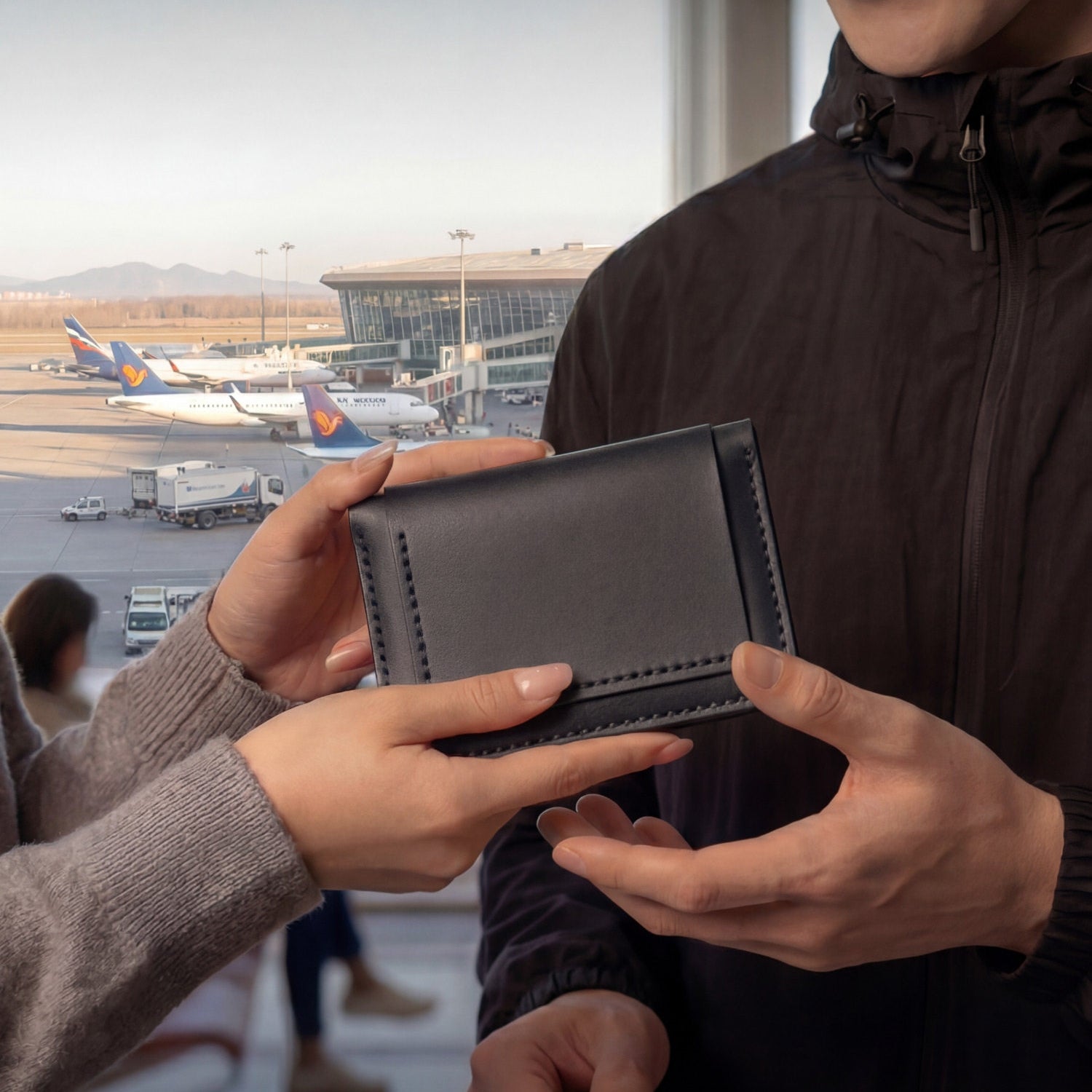 Porte-monnaie pour homme fait main avec des fentes de carte et un détenteur de passeport fait de cowhide à grains supérieurs.