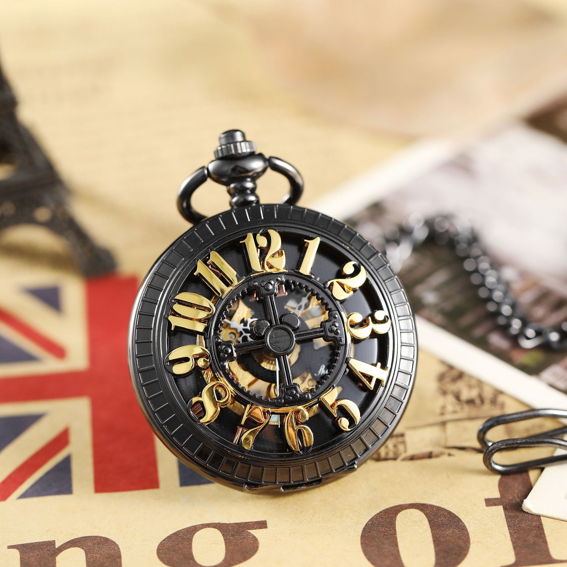 Montre de poche à motifs romains sculptés