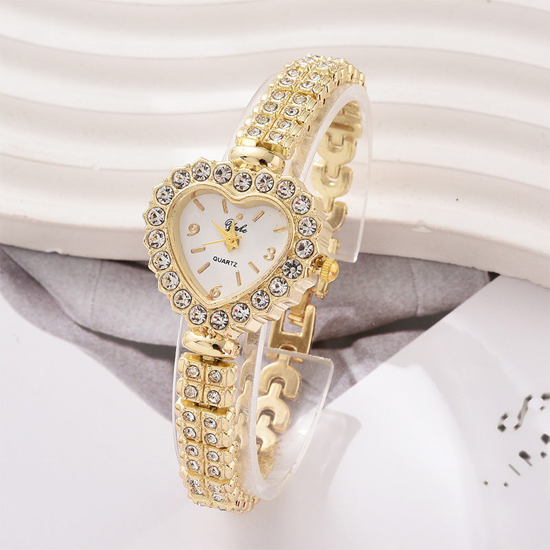 Montre double fuite dans une boîte cadeau en forme de cœur