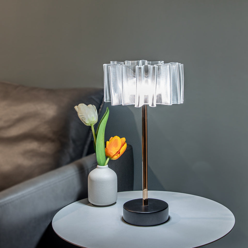 Lampe de bureau rechargeable tout en aluminium plissé