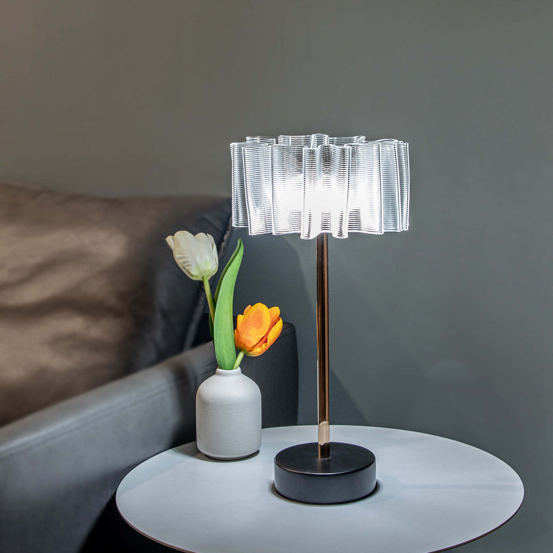 Lampe de bureau rechargeable tout en aluminium plissé