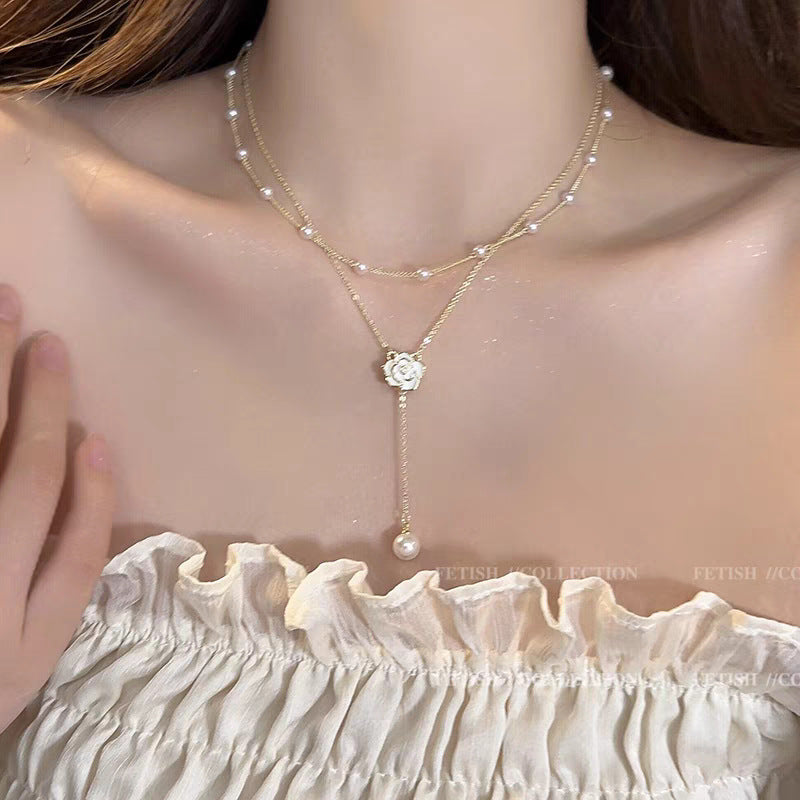 Élégant collier de choque Faux Pearl pour dames Collier de mode esthétique de luxe minimal