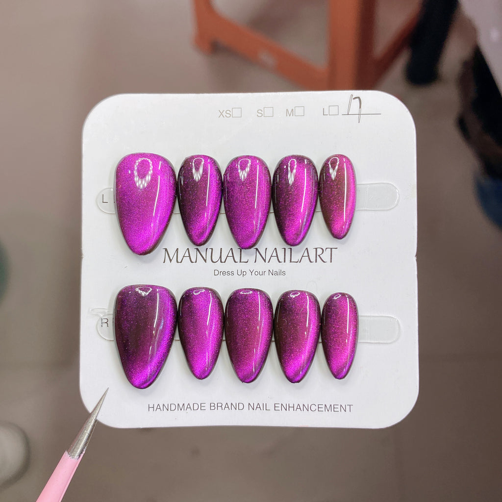 Conseils d'art sur ongles de gel appliqués à la main pour le séchage UVLED