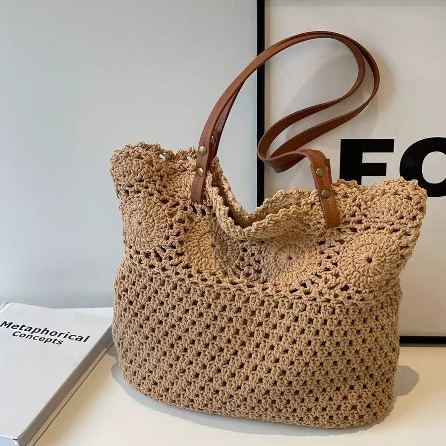 Sac d'épaule minimaliste de grande capacité tissé en paille occasionnelle