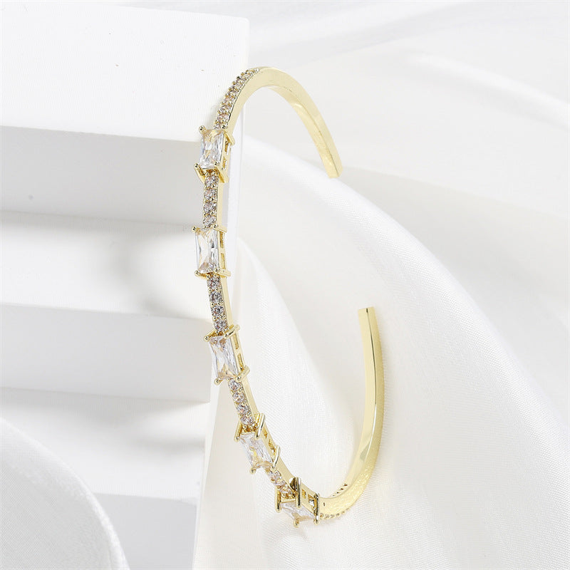 Femmes Emerald-Tone Rectangulaire CZ Open Cuff Bangle
