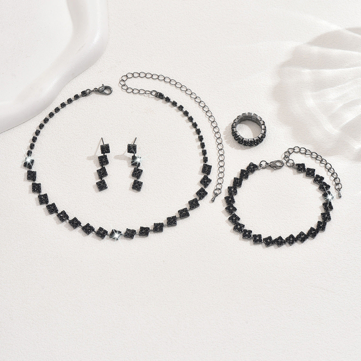 Collier géométrique carré Zircon à chaîne de pinces à chaud