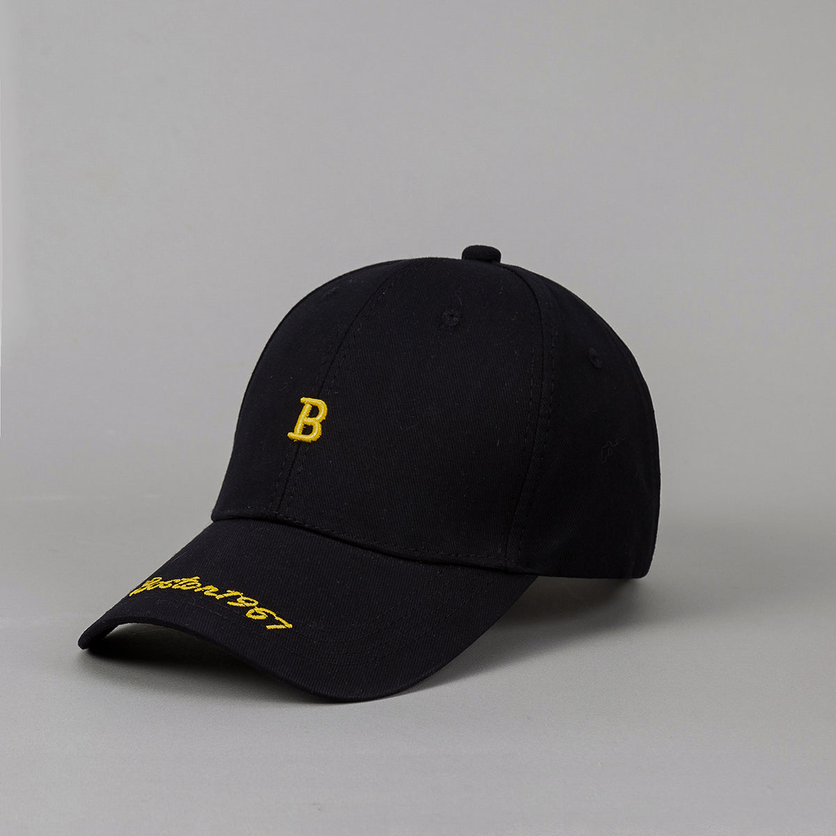 Casquette de baseball brodée hommes et femmes avec un design élégant et simple.