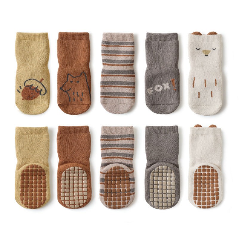 Chaussettes pour tout-petits à l'étage de l'enfant