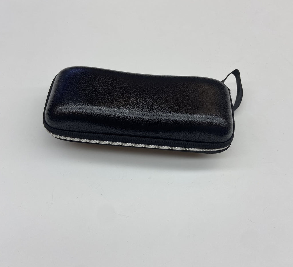 Boîte zippée noire avec bracelet et lunettes de soleil résistantes à la compression