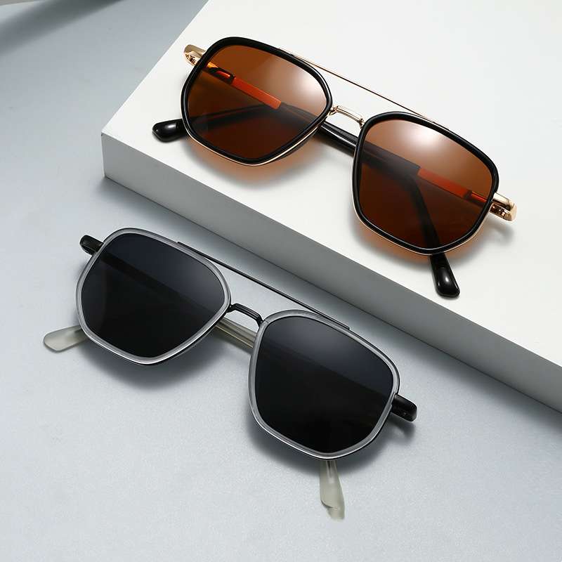 Lunettes de soleil en métal de style Chanel pour hommes