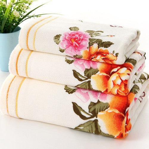 Serviette en tissu bicolore imprimée avec des fleurs de pivoine
