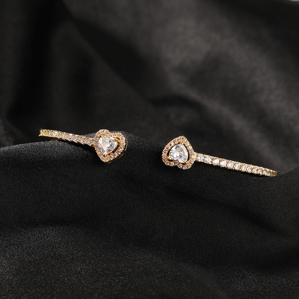 De belles paires de cercles de forme de cœur avec bracelets diamant