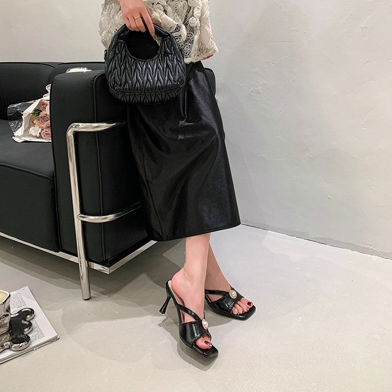 Sandales à talons à talons perlés