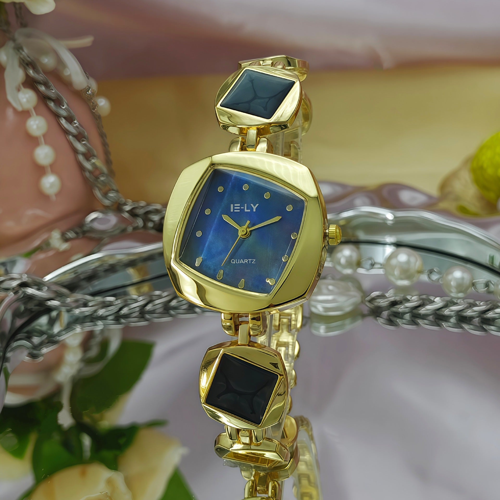 Montres créatives pour femmes Niche Design avec un bracelet en diamant irrégulier