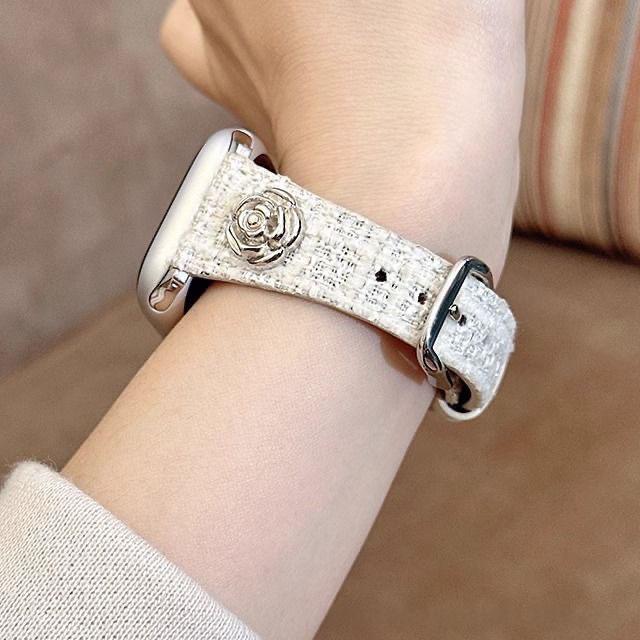 Bracelet en cuir de style Chanel avec une taille et un design ciselé