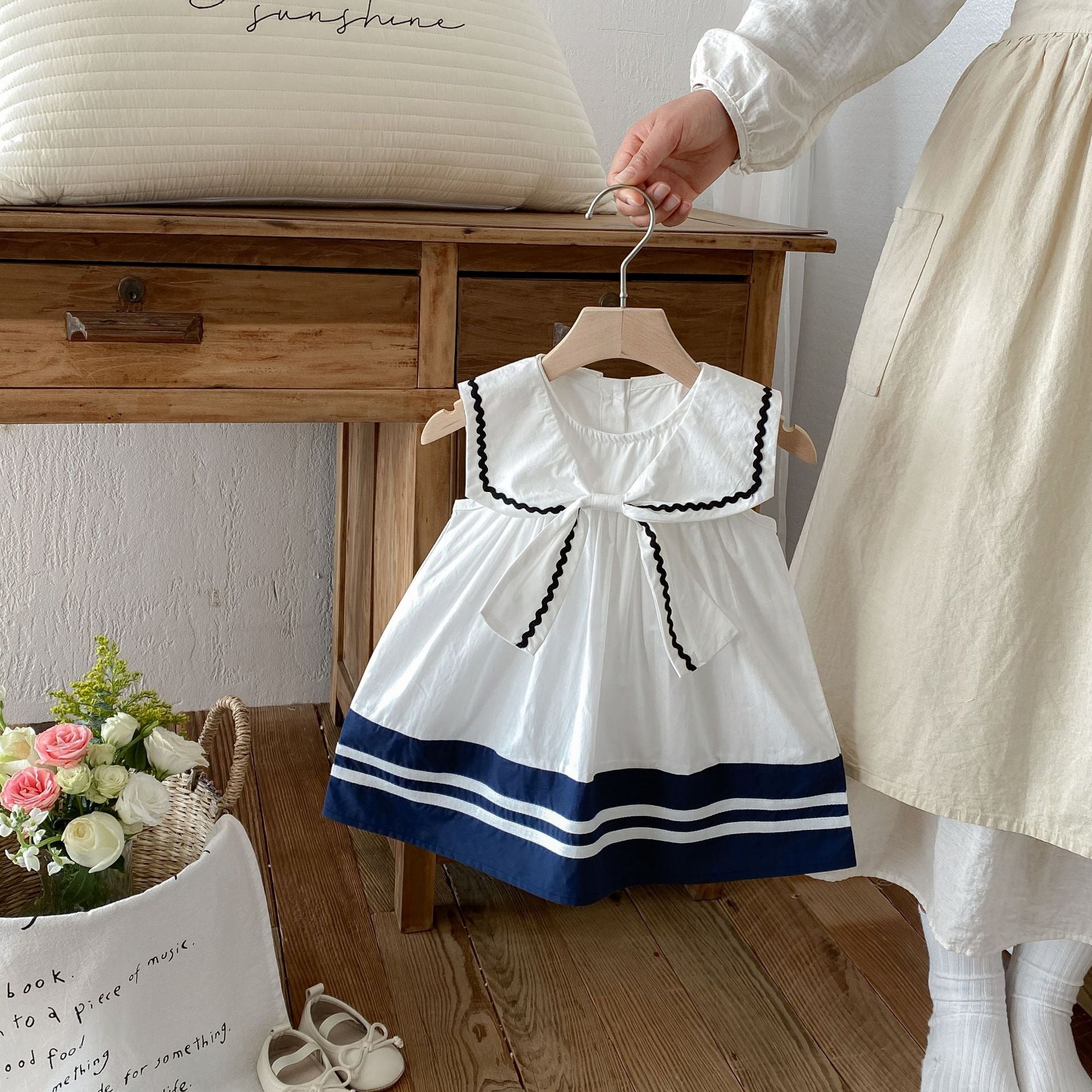 Robe d'école bleu marine mignon pour les petites filles
