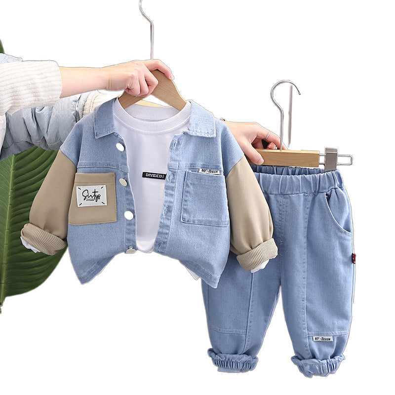 Le printemps et l'automne pour la mode enfantine et enfant