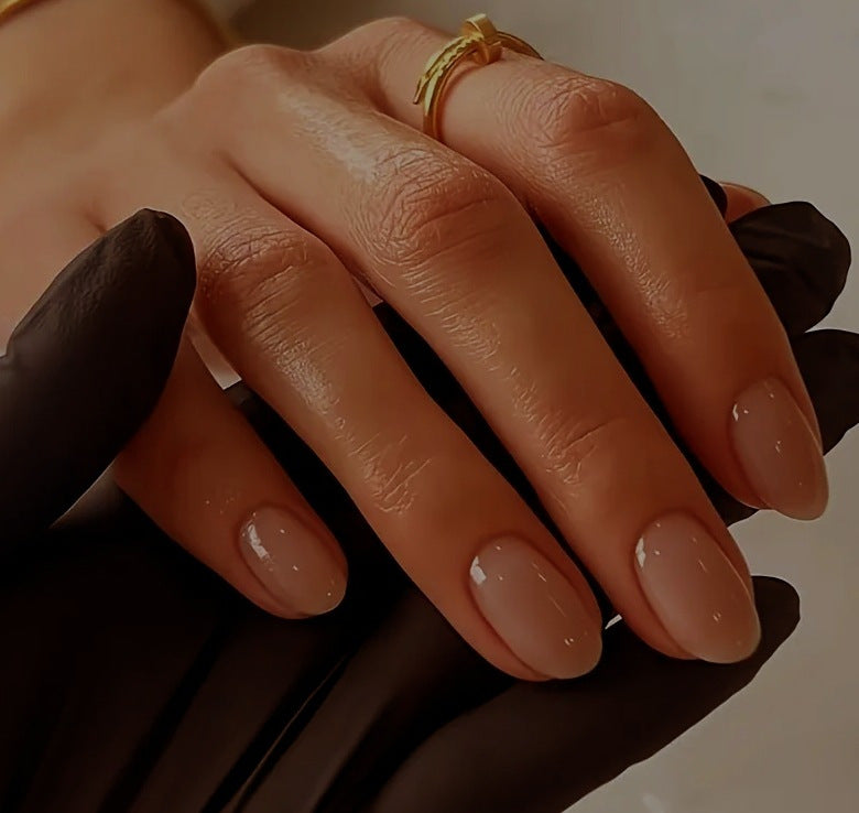 Les ongles artificiels en forme d'amandes longs de couleur solide pour femmes
