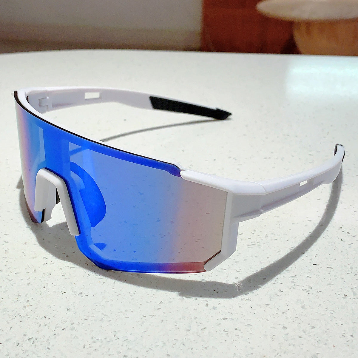 Grandes lunettes de soleil d'équitation couleur grand cadre d'une pièce