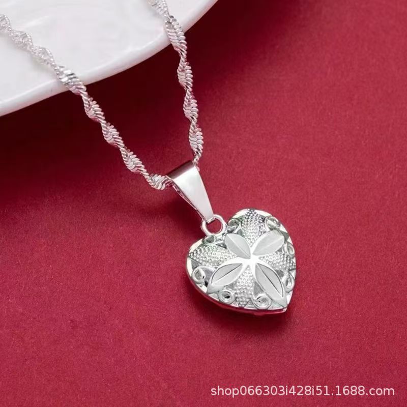 Collier polyvalent et élégant avec pendentif simple au coeur creux