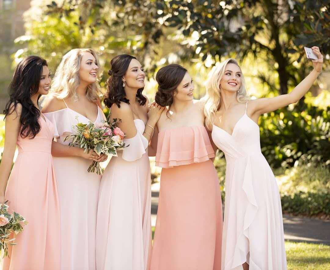 Cintre en plein air mariage sœur banquet robe