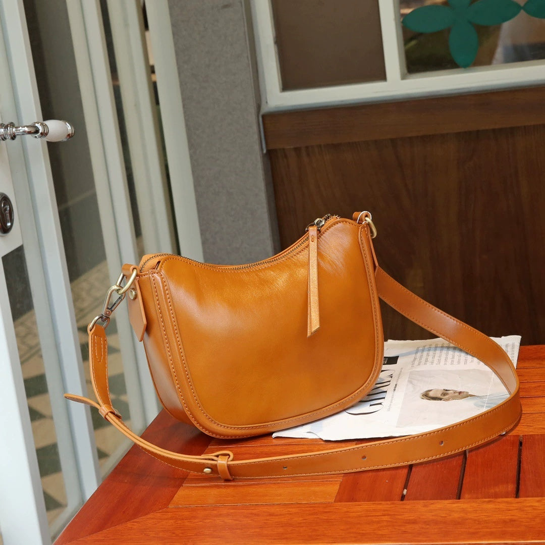 Commerce extérieur Sac d'épaule de croissant de cowhide à grain végétalisé