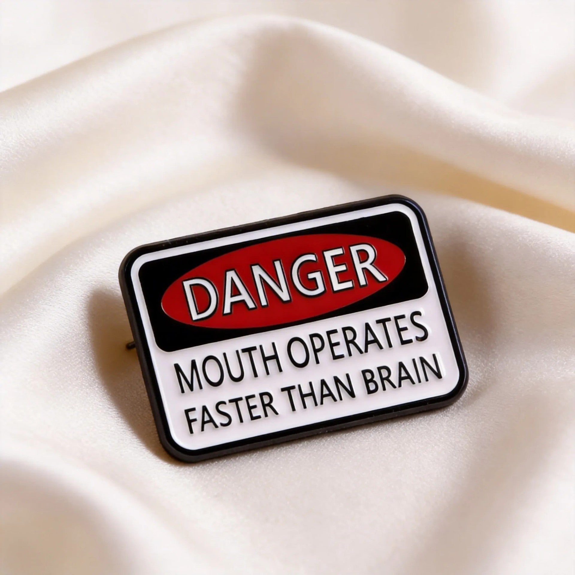 Funny Slogan Avertissement Broche