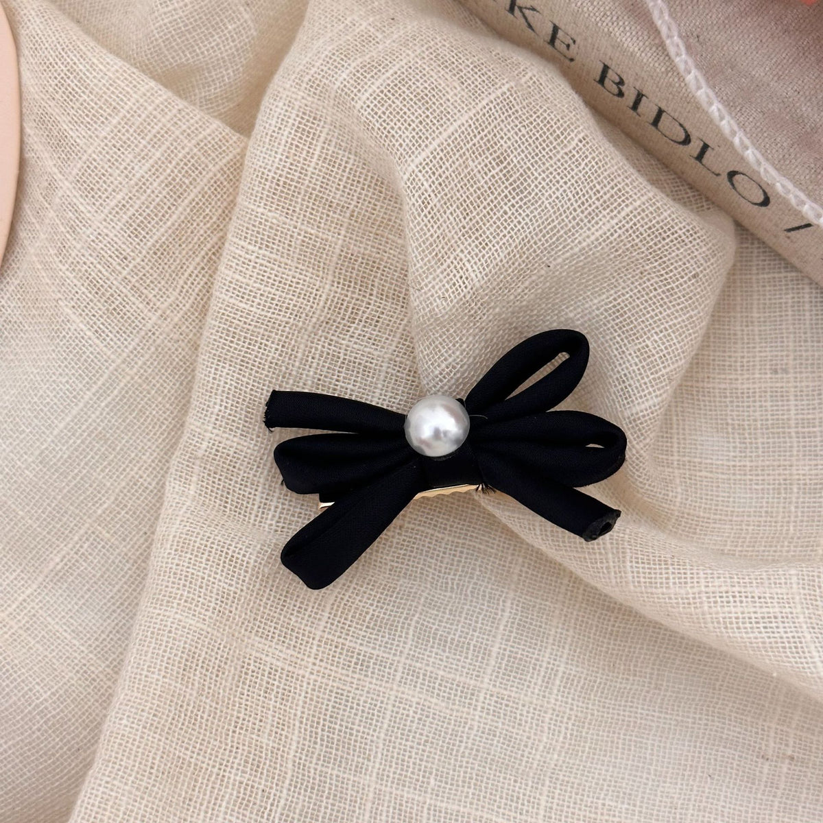 Clip latéral Bangs Pearl Bow Une paire de clips de canard