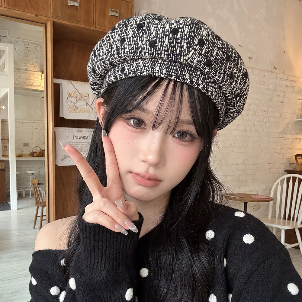 La mode de style coréen présente une large gamme de bérets en laine avec Polka Do