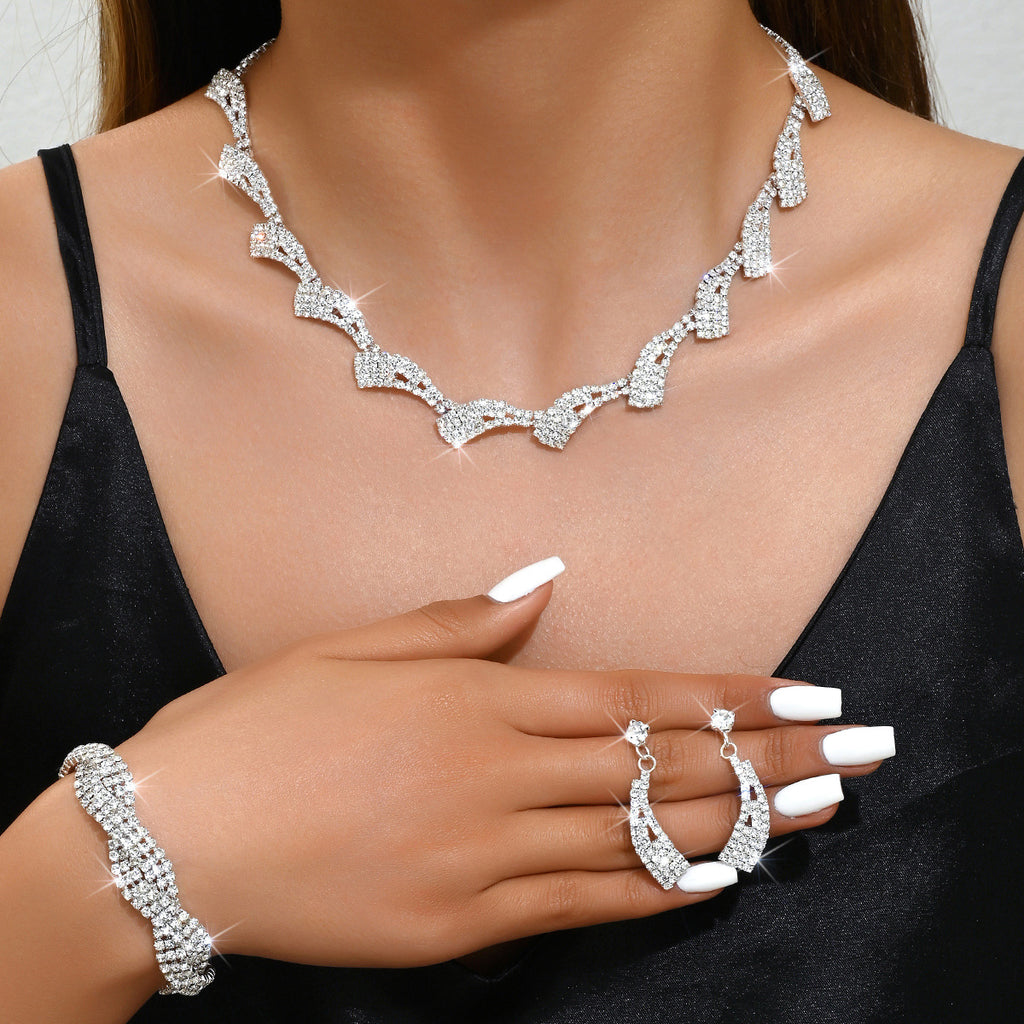 Niche Design personnalisé Boucles d'oreilles en corne de diamant complet