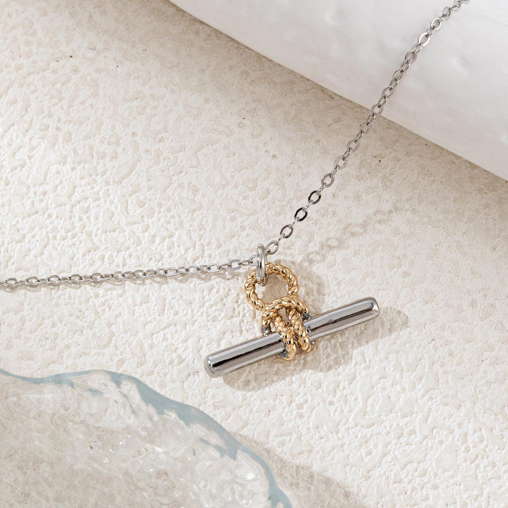 Collier en forme de T avec fermoir