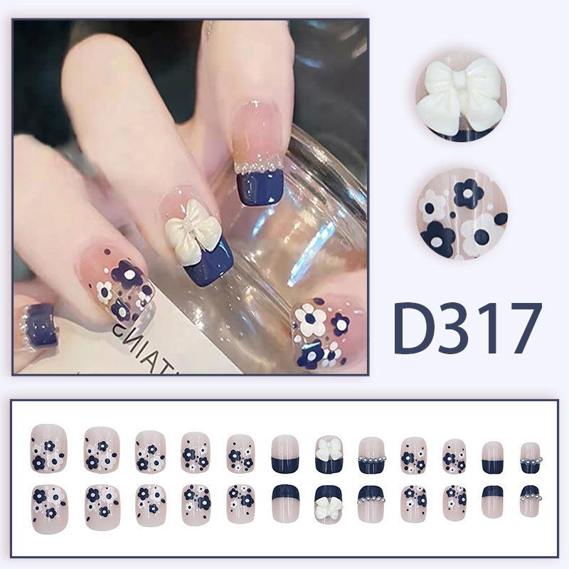 Grand Bow Strass Deep Sea Blue Nail Art pour un look plat et doux