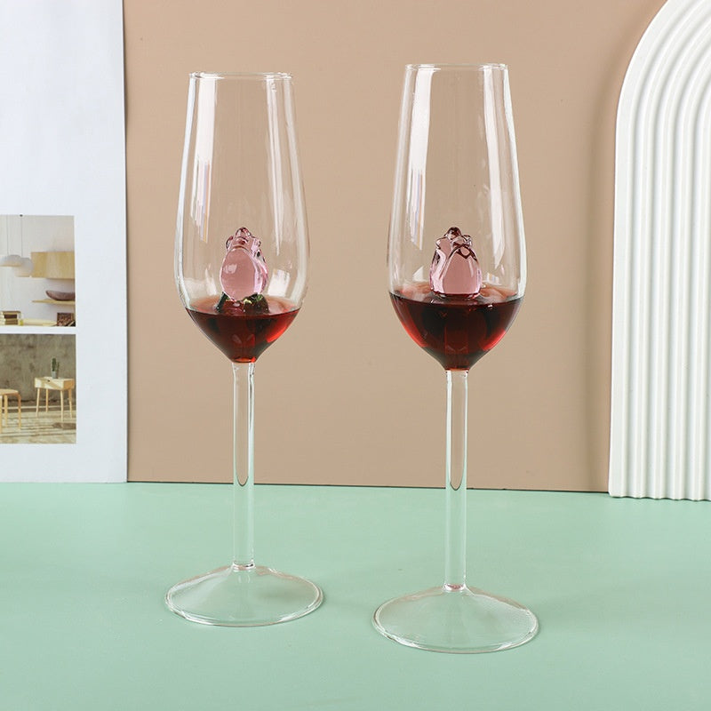 Cocktail en verre créatif et verre à vin rouge en forme de rosebud