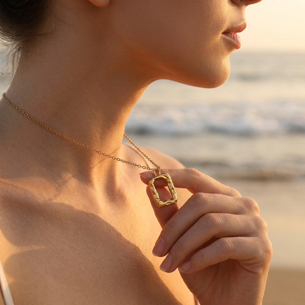 Collier pendentif texturé à ride minimaliste