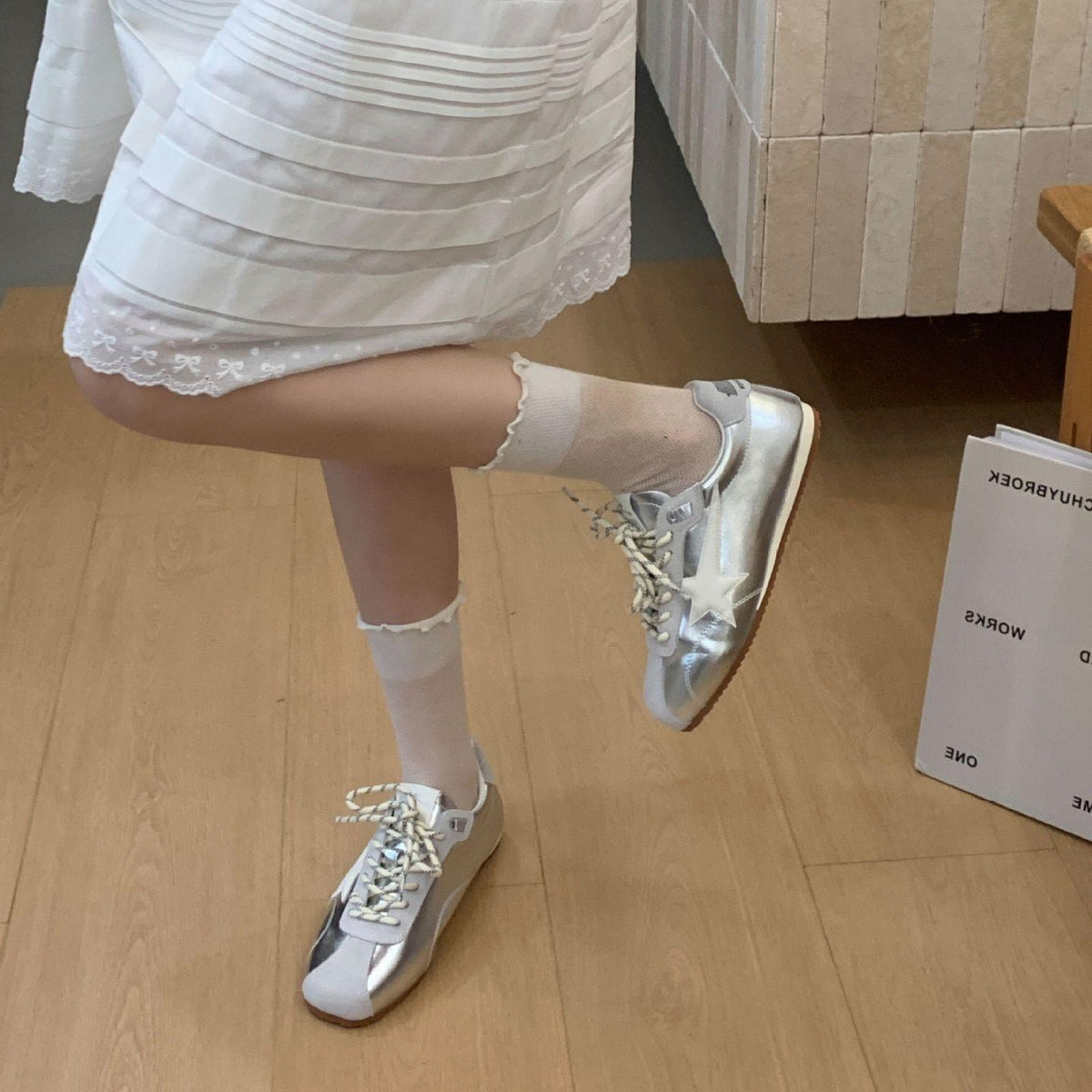 Femmes métallisé argent rétro dexter sneakers Star Patch décoration panneau de Suede épissage Vin
